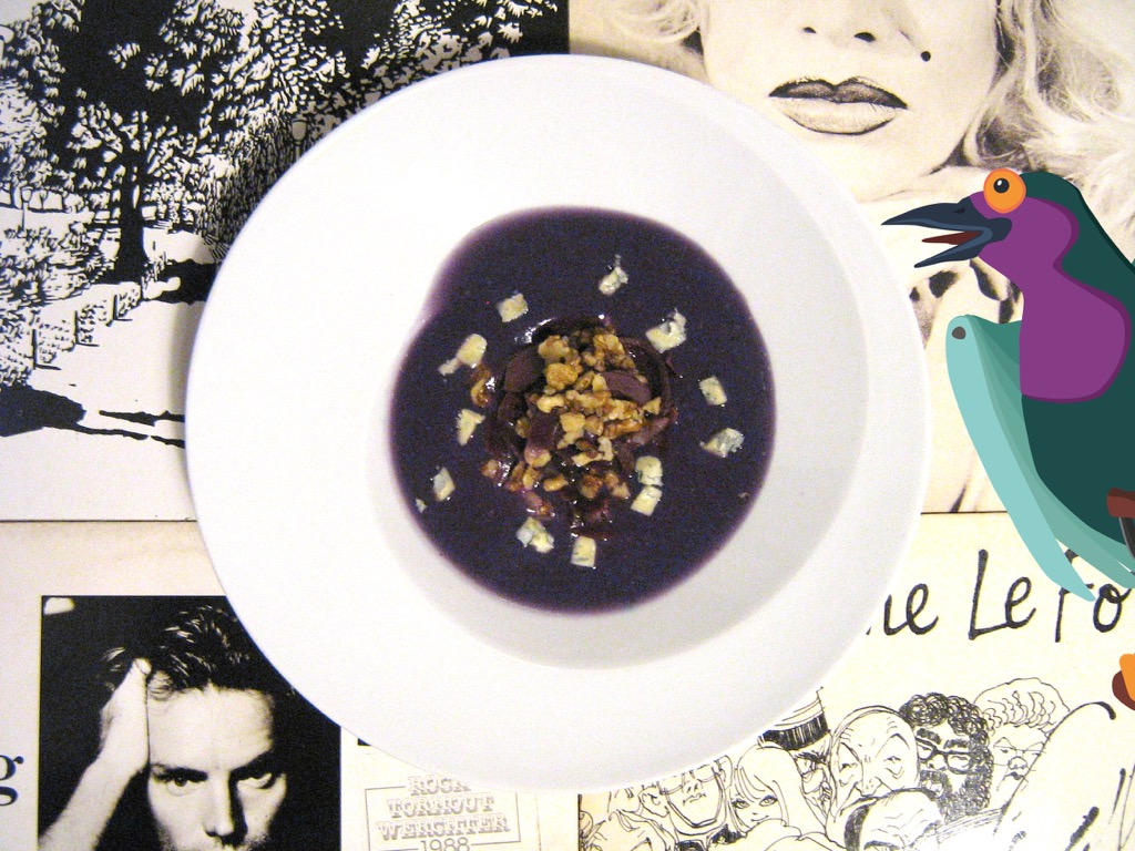 Potage au chou rouge, vin rouge, fromage Pas de bleu et noix
