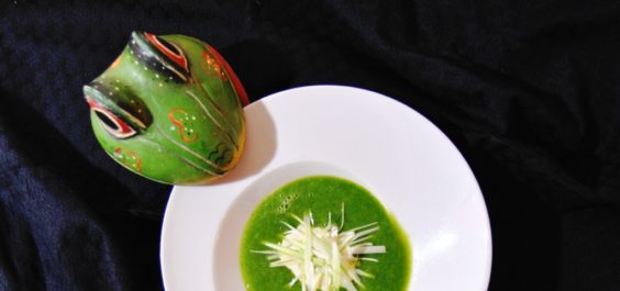 Recette de soupe froide aux poireaux, courgettes, yaourt de brebis & cannelle