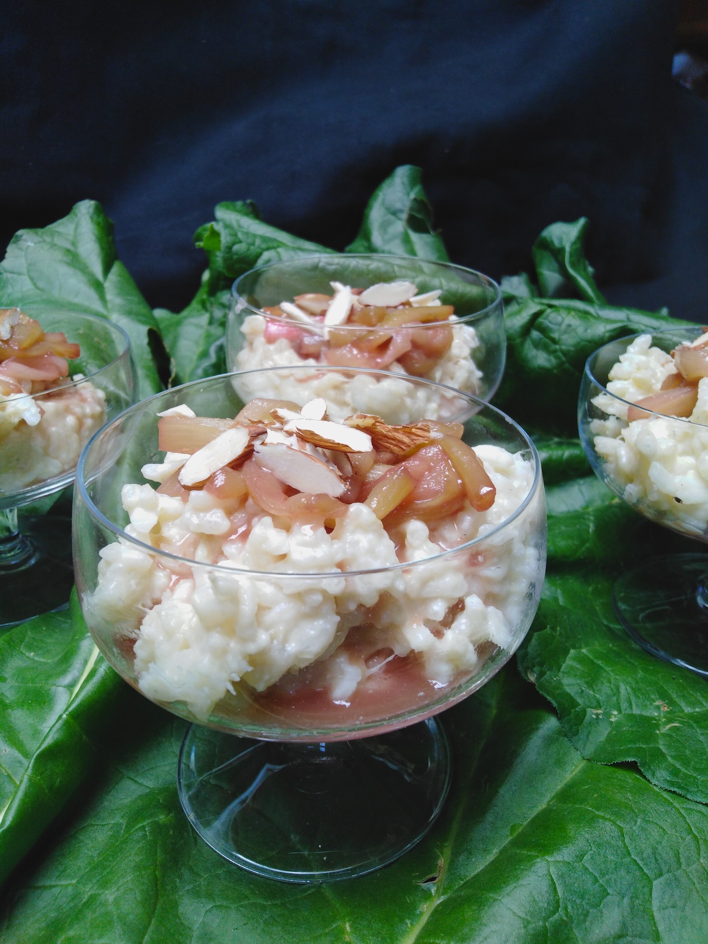 Riz au lait à la rhubarbe et amandes